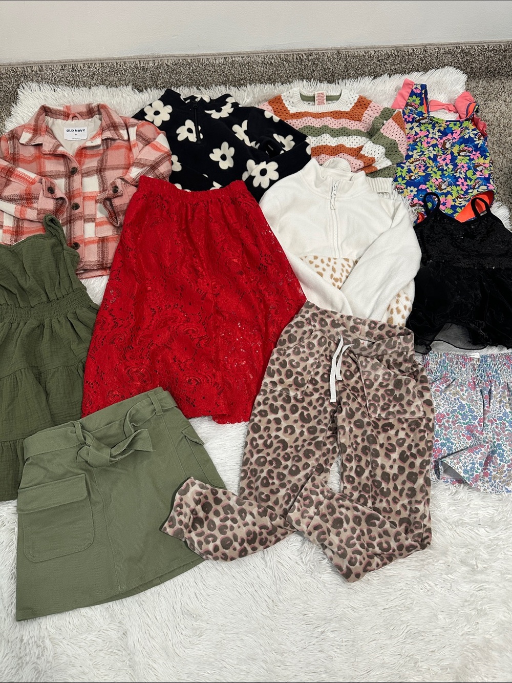 🦆 Bundle of 11 Girls Clothing Size 4/5